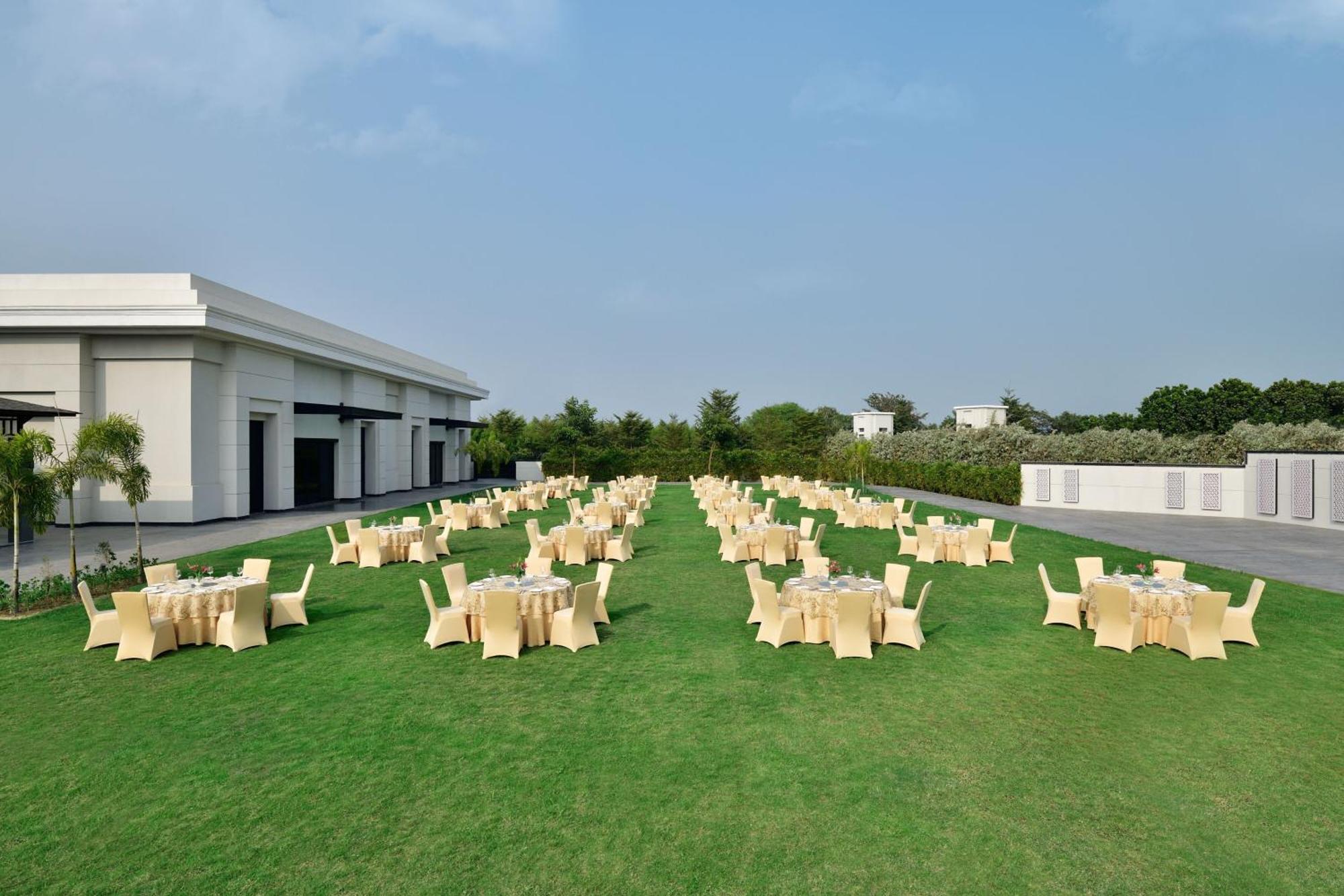 Courtyard By Marriott Gorakhpur Hotel Kültér fotó