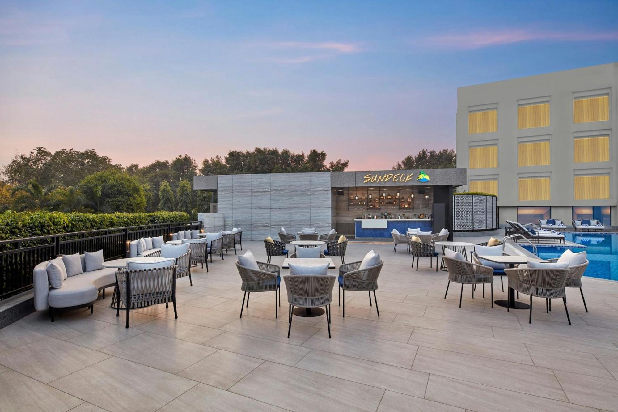 Courtyard By Marriott Gorakhpur Hotel Kültér fotó